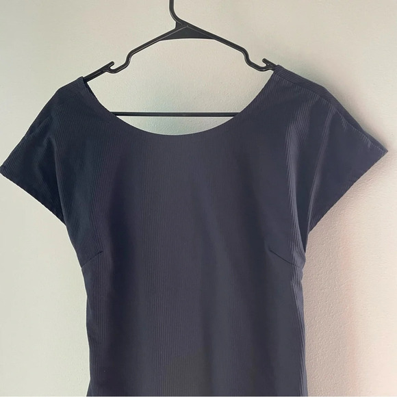 Theory Andrizza Twisted Back Stretch Seersucker Dress - Size 6 - Picture 11 of 13